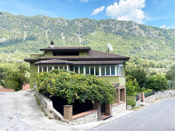 Casa con 6 locali in vendita in Via Forca d'Acero Centro, Belmonte Castello