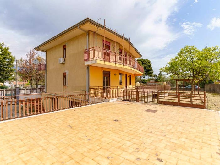 Casa con 6 locali in vendita in Via P Picasso, Centro, Mascalucia