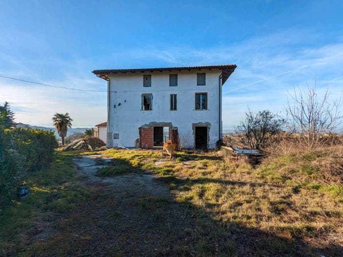 Casa con 5 locali in vendita in Via Avvocato Giuseppe Saracco, Castel Rocchero