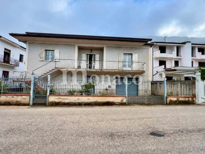 Casa quadrilocale in vendita in via arciprete michele fusco, Centro, Formicola