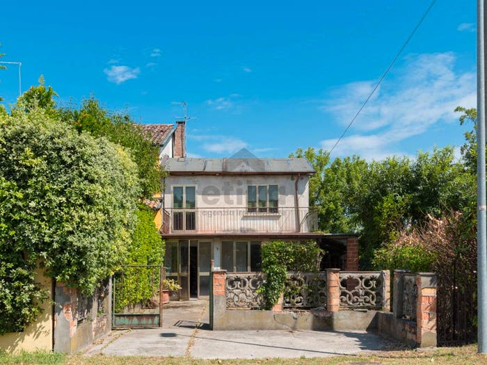 Casa quadrilocale in vendita in Via Novembre, Roncade