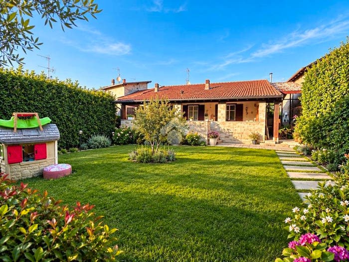 Casa con 5 locali in vendita in Via Terlizza, Lipomo