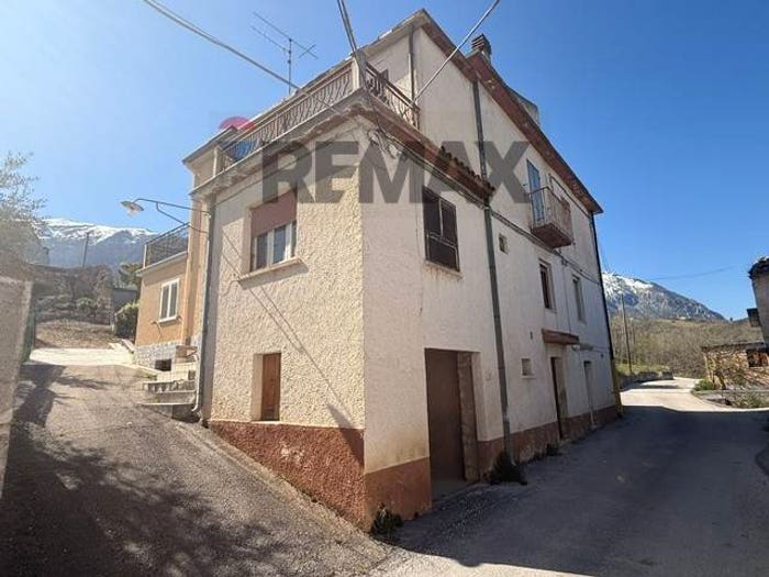 Casa con 6 locali in vendita in Frazione Gallo, Civitella Messer Raimondo