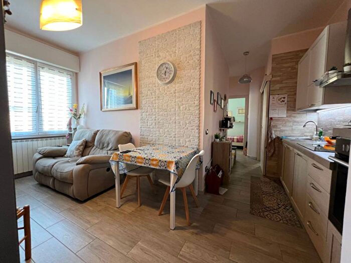 Appartamento con 5 locali in vendita in Via Giovanni Guareschi, Baia Flaminia, Pesaro