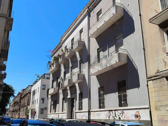 Appartamento con 6 locali in vendita in Via Nino Martoglio, Villa Bellini Santa Maria di Gesù, Catania