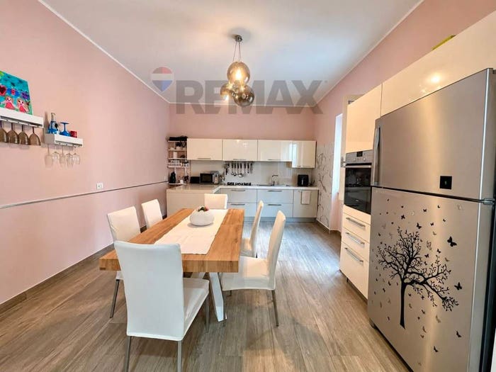 Appartamento quadrilocale in vendita in Via San Vincenzo, San Leucio Briano, Caserta