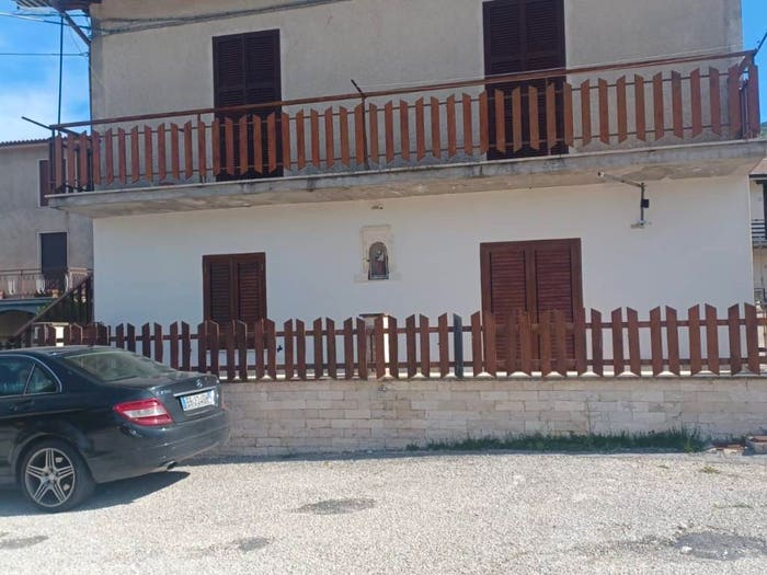 Appartamento trilocale in vendita in Via della Montagna, Pereto