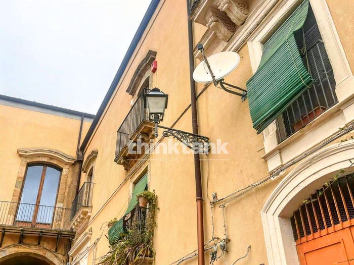 Appartamento con 6 locali in vendita in Piazza umberto I, Centro, Caltagirone