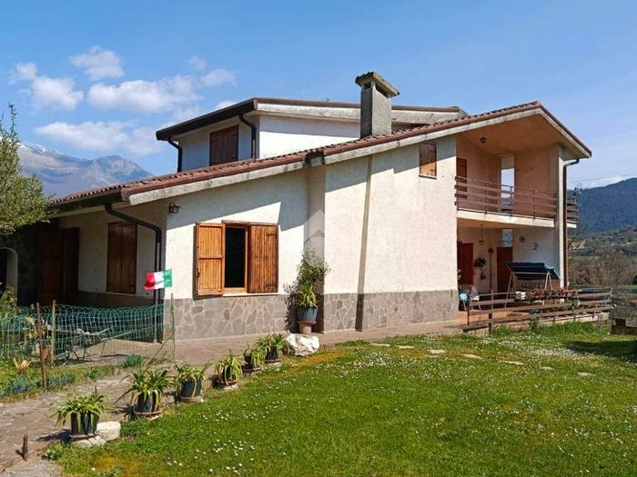 Casa con 6 locali in vendita in Via delle Ginestre, Centro, Alatri