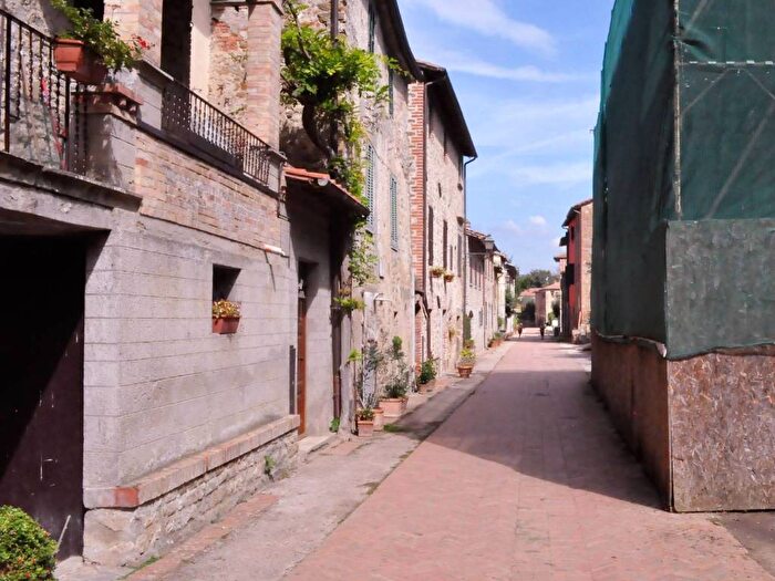 Casa con 6 locali in vendita in Tuoro sul Trasimeno