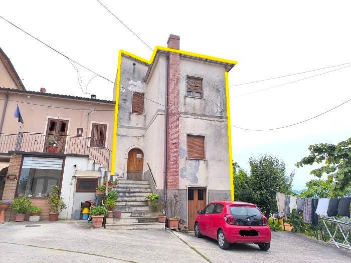 Casa quadrilocale in vendita in Vico Sant'Antonino, Gesualdo