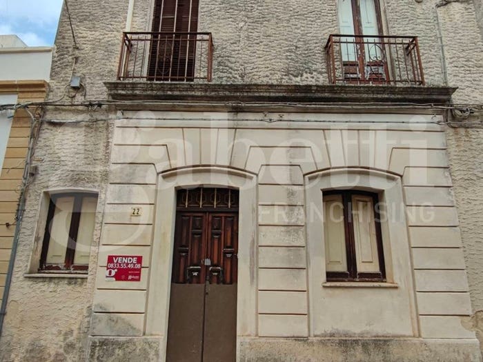 Casa con 6 locali in vendita in PresicceAcquarica