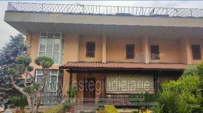 Appartamento con 6 locali in vendita in Via matteotti n, Cesa