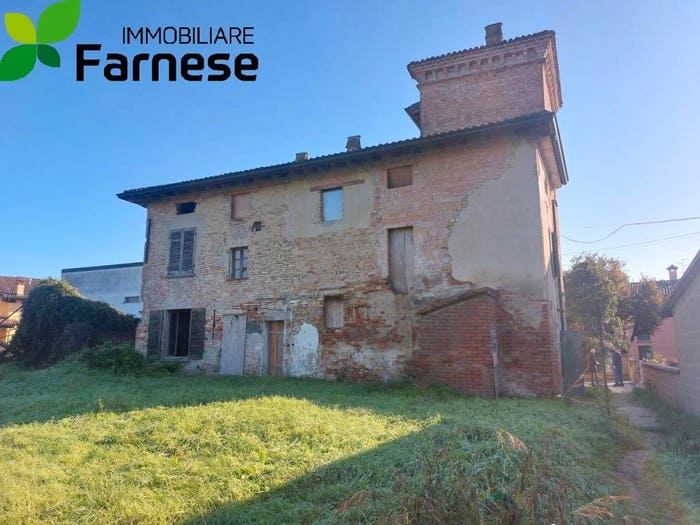 Casa con 6 locali in vendita in Via Ottone Mandello, Centro, Caorso