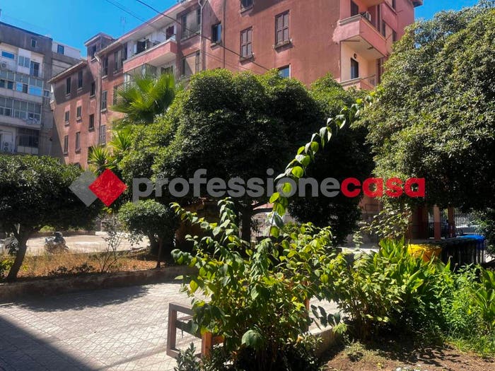 Appartamento quadrilocale in vendita in Via Giovanni Lavaggi, Cibali, Catania