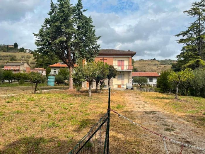 Casa con 6 locali in vendita in Ascoli Piceno