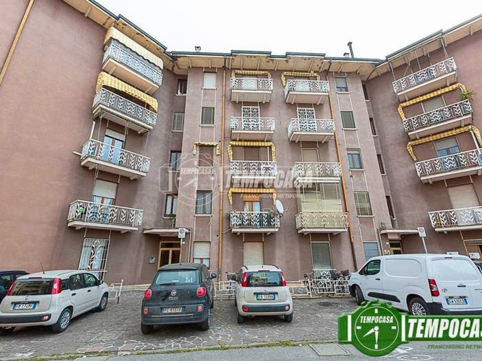 Appartamento trilocale in vendita in Via Vincenzo Ambrogio, Centro, Casalpusterlengo