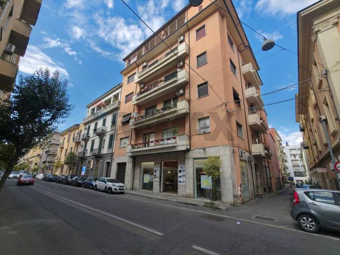 Appartamento con 6 locali in vendita in Via Monte Santo, Centro, Cosenza