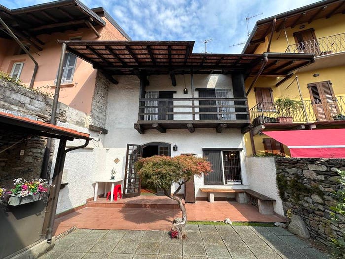 Casa bilocale in vendita in Via Novembre, Vezzo, Gignese