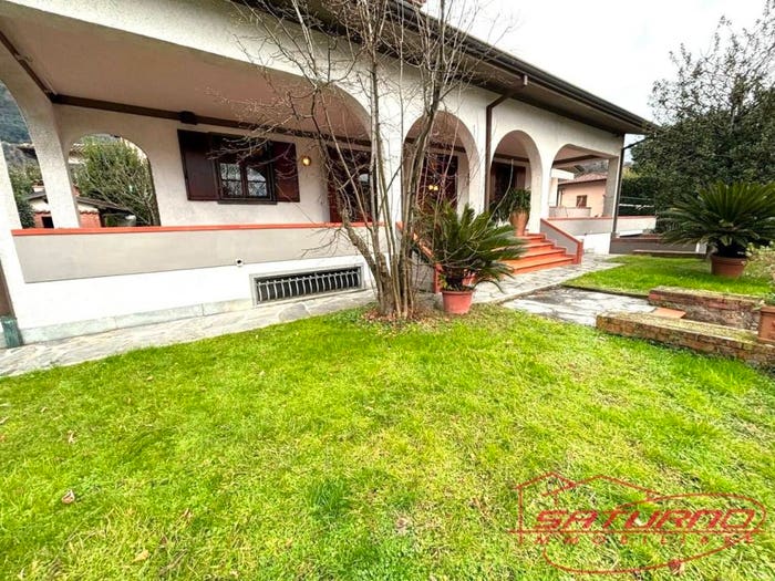 Casa con 6 locali in vendita in Via Romboni, Camaiore Paese, Camaiore