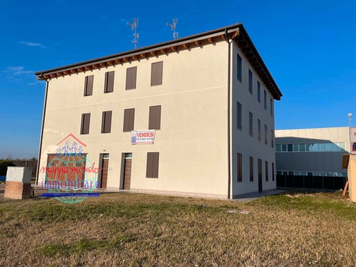 Casa con 6 locali in vendita in Via Maestra Grande, Frazioni Nord, Cento
