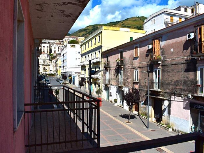 Appartamento trilocale in vendita in Corso Roma, Centro, Paola