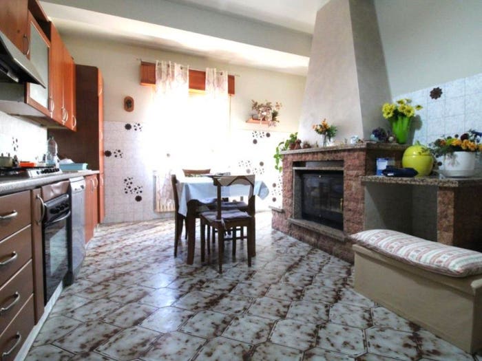 Appartamento con 6 locali in vendita in Via Bartolomeo Camardo, Pesco Farese, Ripalimosani