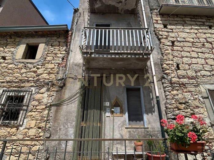 Casa quadrilocale in vendita in Via Roma, Floresta
