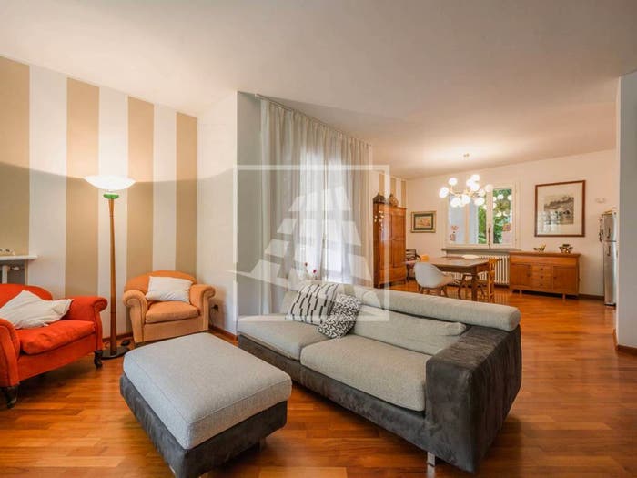 Casa con 6 locali in vendita in Via Secchi, Albinea