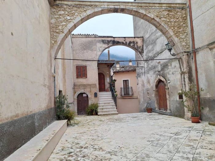 Casa bilocale in vendita in Piazza Sant'Antonio, Pettorano sul Gizio