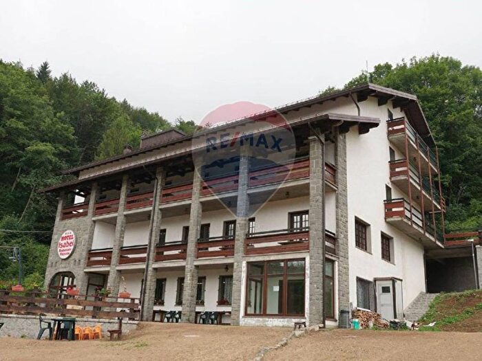 Casa con 6 locali in vendita in Via Del Riaccio, Villa Minozzo