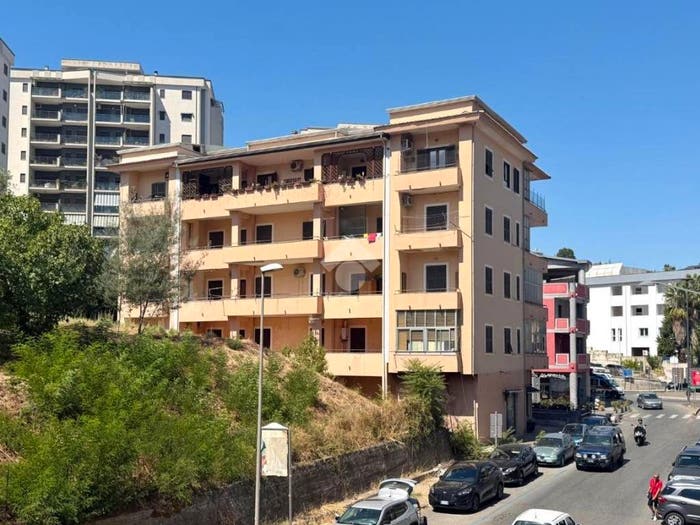 Appartamento trilocale in vendita in Viale della Repubblica, Acquedotto, Cosenza