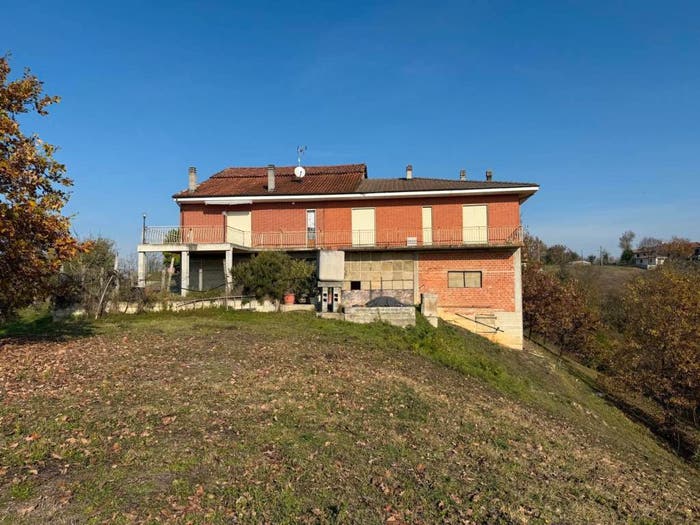 Casa con 6 locali in vendita in Portacomaro