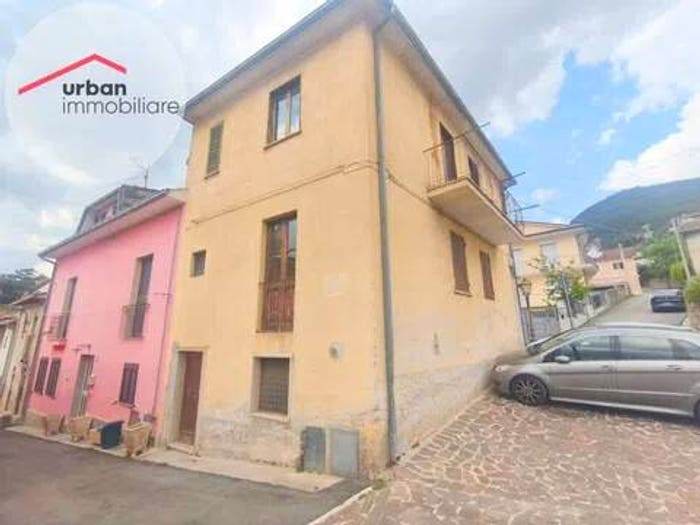 Casa con 5 locali in vendita in Via Gentile, Centro, Pizzoli