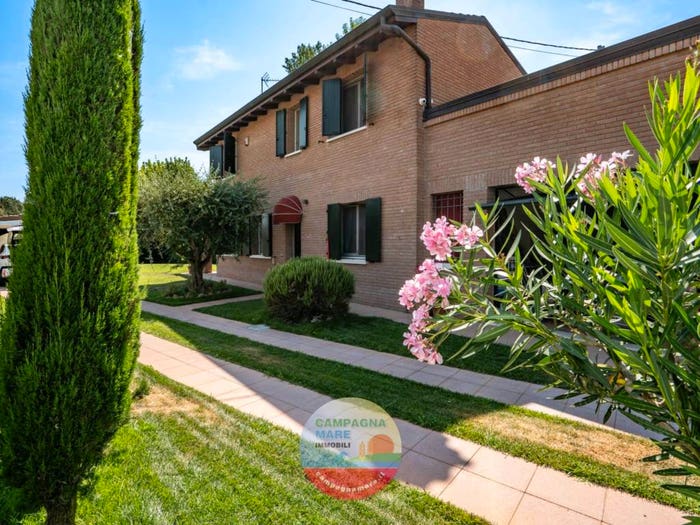 Casa con 6 locali in vendita in Via Settembre, Centro, Copparo