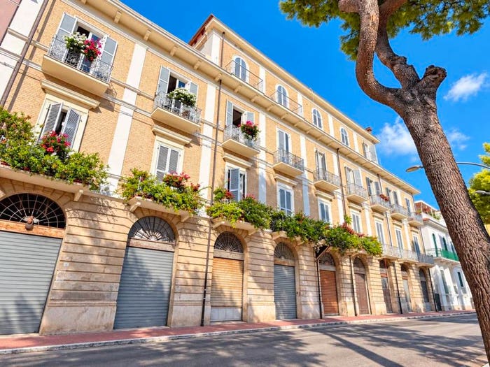 Appartamento con 6 locali in vendita in Viale Francesco Crucioli, Centro, Grottammare