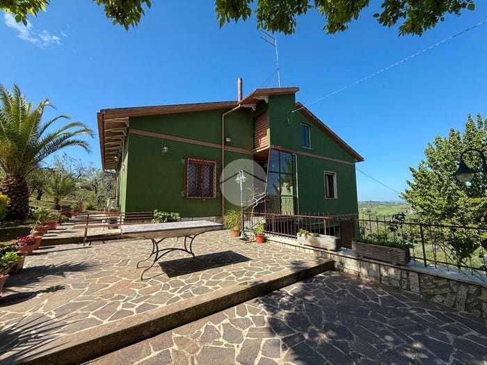 Casa trilocale in vendita in Via Collemario, Montebuono