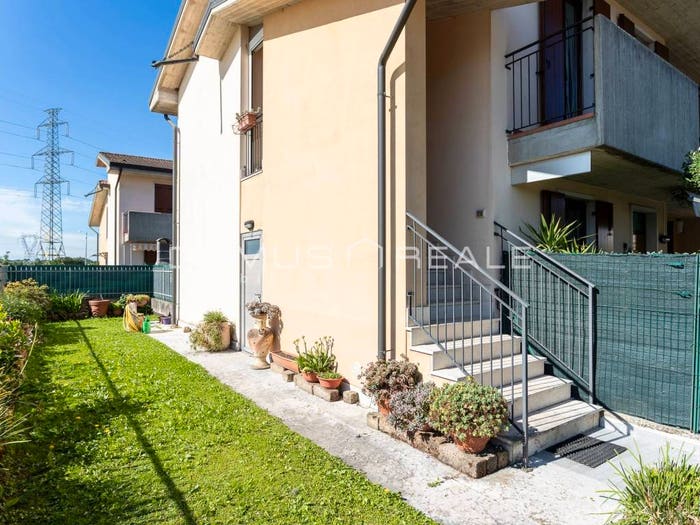 Appartamento trilocale in vendita in Via del Lavoro, Castelnuovo del Garda
