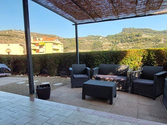 Appartamento trilocale in vendita in Via Giuseppe Verdi, Centro, Camporosso