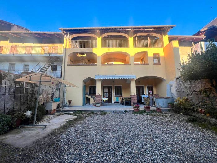 Casa con 5 locali in vendita in Via Camillo Benso di Cavour, Salassa