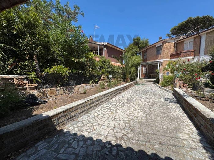 Casa con 6 locali in vendita in Via Venezia, Lido di Cincinnato Sirene, Anzio