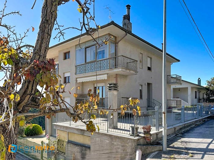 Casa con 6 locali in vendita in Via Francesco Egidi, Centro, Montefiore dell'Aso
