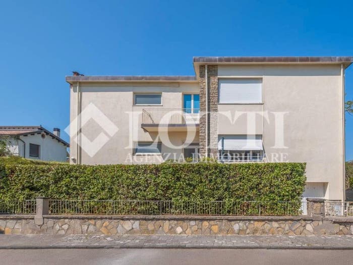Appartamento quadrilocale in vendita in Via degli Allori, Tirrenia, Pisa