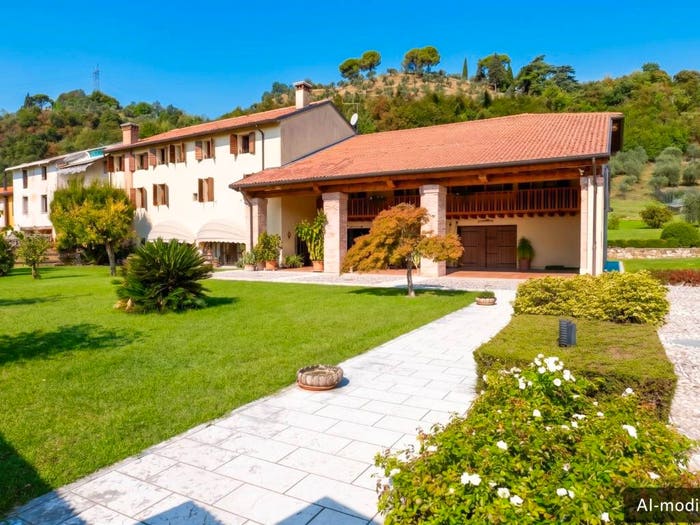 Casa con 6 locali in vendita in Bassano del Grappa