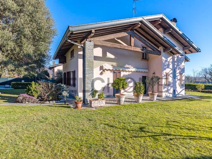 Casa con 6 locali in vendita in Centro, Montorfano