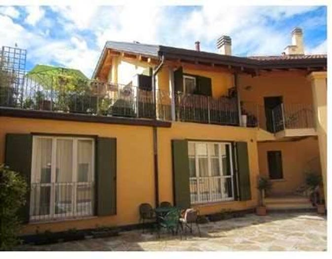 Appartamento quadrilocale in vendita in Via Chiesa Molinari, Centro, Erba