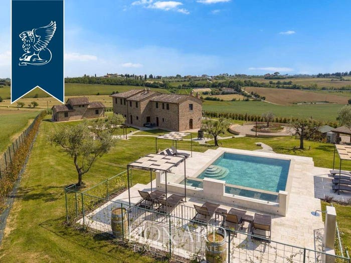 Casa con 6 locali in vendita in Foiano della Chiana