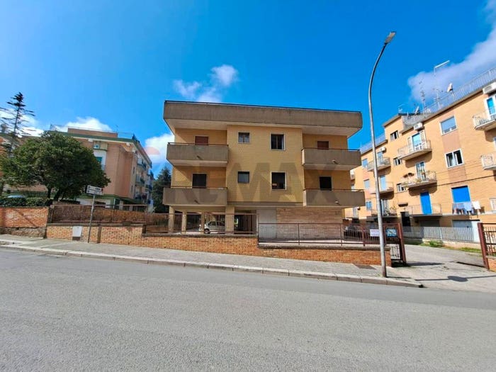 Appartamento con 6 locali in vendita in Centro, Matera