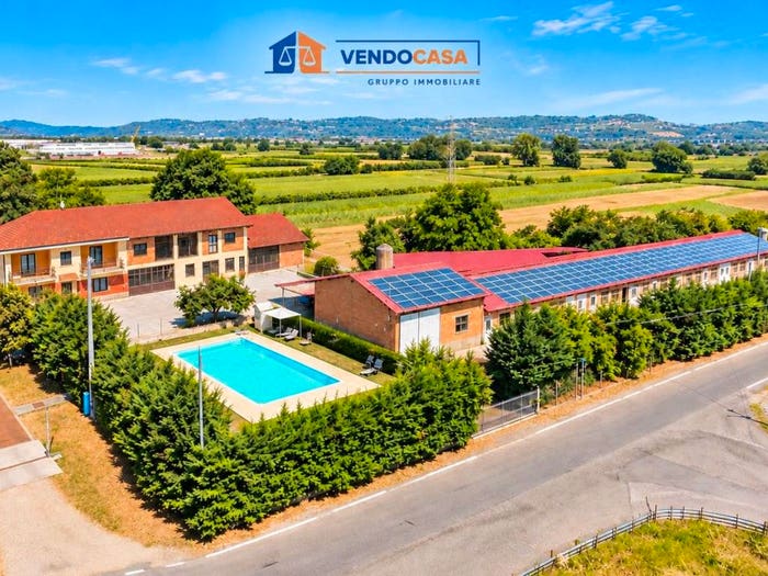 Casa con 6 locali in vendita in Via Priosa, Govone