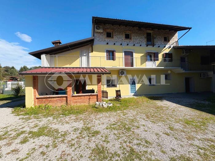 Casa con 6 locali in vendita in Via Bares, Aviano Castello, Aviano